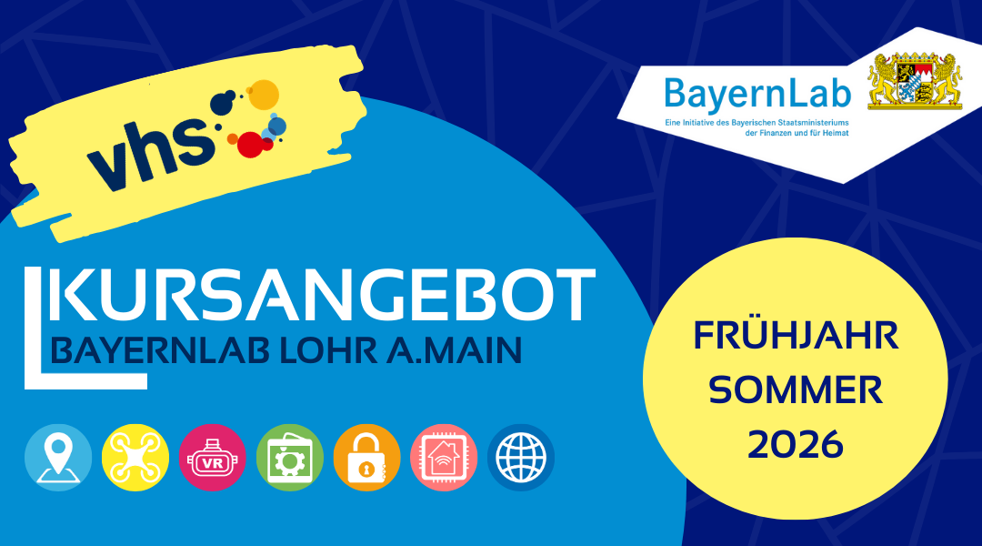 Zwei große Farbflächen in Blau und Gelb teilen das Bild. Links oben steht das vhs-Logo mit bunten Punkten auf einem gelben Pinselstrich. Darunter befindet sich in weißer Schrift der Titel 'KURSANGEBOT BAYERNLAB LOHR A. MAIN'. Am unteren Rand sind sechs bunte Piktogramme für verschiedene Themenbereiche angeordnet: Standort, Virtual Reality, Technik, Sicherheit, Programmieren und Internet. Rechts oben ist das BayernLab-Logo mit bayerischem Wappen und dem Hinweis auf eine Initiative der Bayerischen Staatsregierung. In einem großen gelben Kreis rechts steht in blauer Schrift 'FRÜHJAHR SOMMER 2026'. Der Hintergrund zeigt ein dezentes geometrisches Linienmuster.